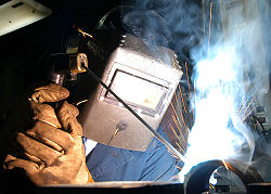 http://upload.wikimedia.org/wikipedia/commons/thumb/a/a5/SMAW.welding.navy.ncs.jpg/250px-SMAW.welding.navy.ncs.jpg